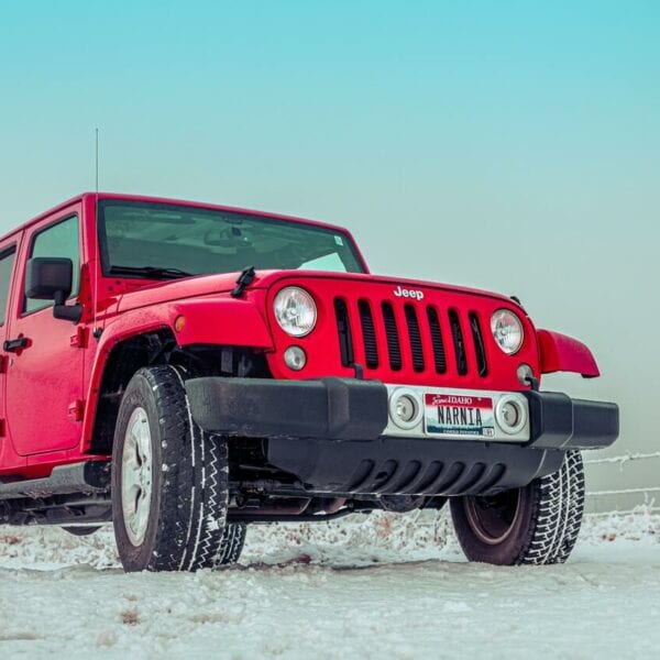 Jeep Rubicon driving on snow